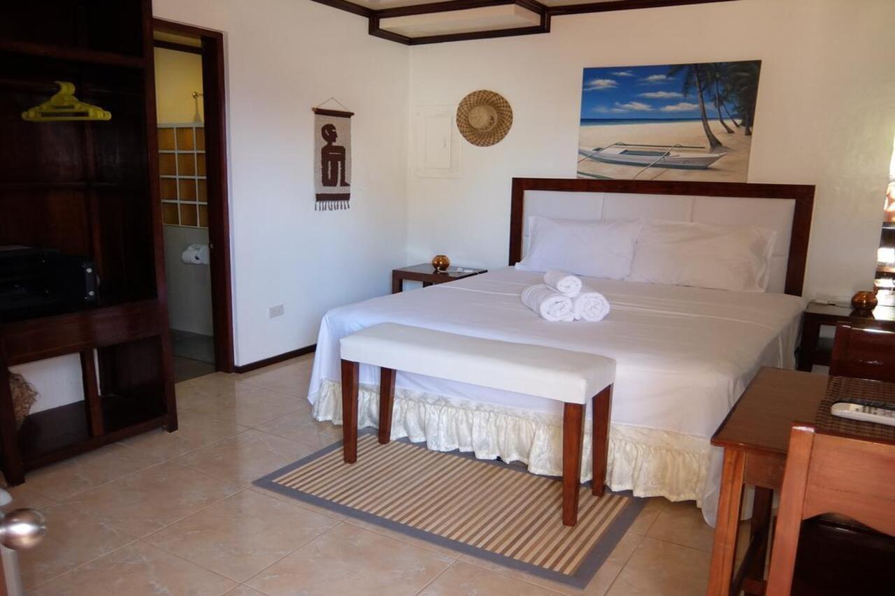 Greenyard Inn Manoc-Manoc Bagian luar foto