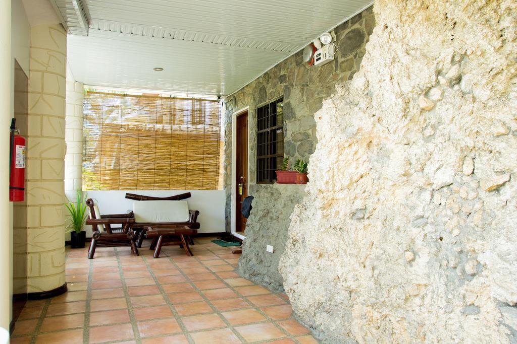 Greenyard Inn Manoc-Manoc Bagian luar foto